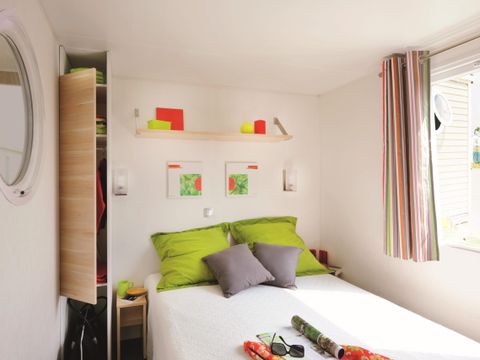 MOBILHOME 4 personnes - Standard 27 m² 2 chambres dont terrasse semi-couverte 7 m² + TV