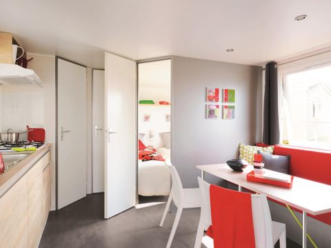 MOBILHOME 4 personnes - Standard 27 m² 2 chambres dont terrasse semi-couverte 7 m² + TV