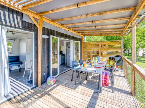 MOBILHOME 6 personnes - Homeflower Premium 35m² - 3 chambres + terrasse semi-couverte + TV + draps + serviettes + CLIM