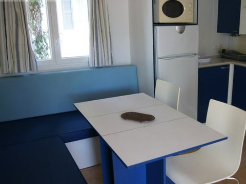 Mobilhome 6 personnes - Agaric ' spécial bébé' - 6 personnes - 2 chambres ' lit parapulie, pousssette canne et réhausseur de chaise'