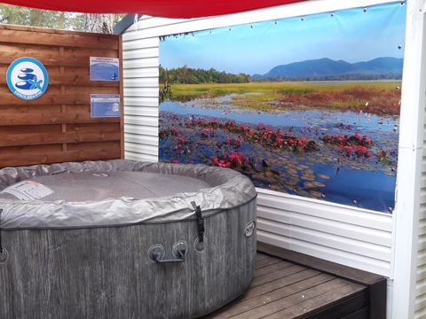 Mobilhome 4 personnes - GENTIANE -4 personnes - 1 chambre - avec jacuzzi extérieur privatif
