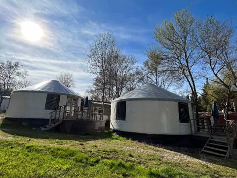 HÉBERGEMENT INSOLITE 8 personnes - YOURTE CLIMATISÉE 6/8 Pers