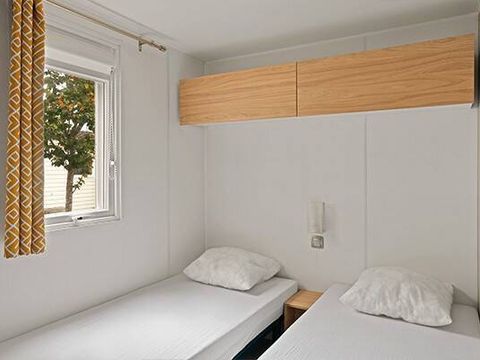 MOBILHOME 6 personnes - Mobil-home | Premium | 3 Ch. | 6 Pers. | Terrasse surélevée | 2 SDB | Clim.