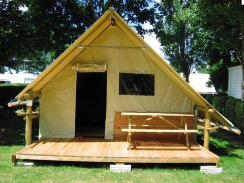 Tente en toile et en bois 5 personnes - Bungalow toilé et bois "AMAZONE" avec Kitchenette individuelle et sanitaire collectif - 2 chambres