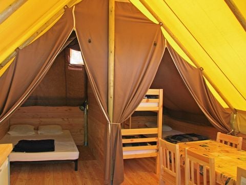 Tente en toile et en bois 5 personnes - Bungalow toilé et bois "AMAZONE" avec Kitchenette individuelle et sanitaire collectif - 2 chambres