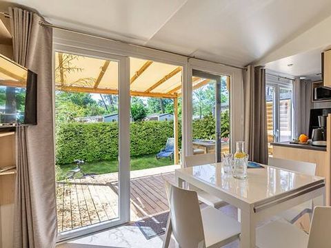 MOBILHOME 6 personnes - Premium | 3 Ch. | 6 Pers. | Terrasse Couverte | Douche tropicale | Clim. | TV