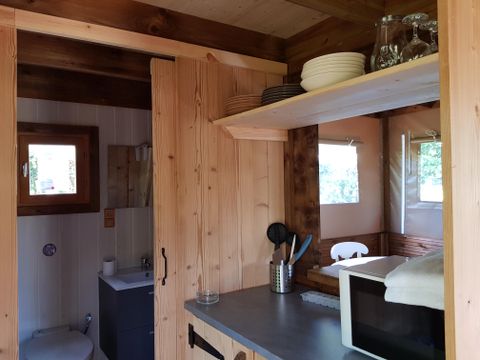 HÉBERGEMENT INSOLITE 4 personnes - Cabatente meublée avec cuisine et sanitaires 29m² - 2 chambres -