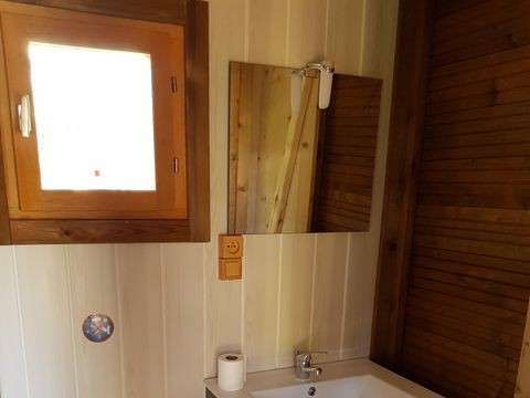 HÉBERGEMENT INSOLITE 4 personnes - Cabatente meublée avec cuisine et sanitaires 29m² - 2 chambres -