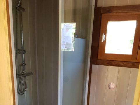 HÉBERGEMENT INSOLITE 4 personnes - Cabatente meublée avec cuisine et sanitaires 29m² - 2 chambres -