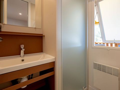 BUNGALOW 8 personnes - Mobil-home | Comfort | 4 Ch. | 8 Pers. | Terrasse surélevée | 2 SDB | Clim.
