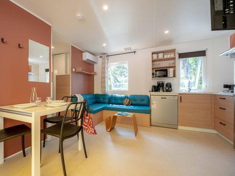 BUNGALOW 8 personnes - Mobil-home | Comfort | 4 Ch. | 8 Pers. | Terrasse surélevée | 2 SDB | Clim.