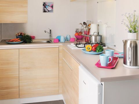 MOBILHOME 2 personnes - Mobil-home Confort 18m² (1 chambre) + TV + terrasse semi couverte 2 pers.