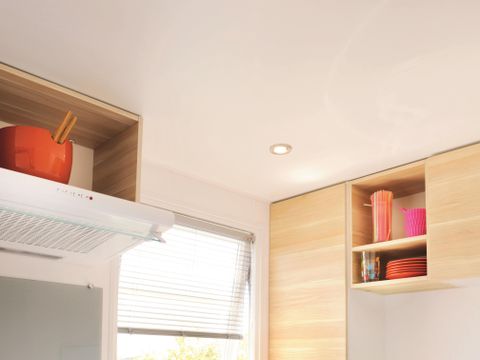 MOBILHOME 4 personnes - Mobil-home Confort 29m² (2 chambres) + TV + terrasse semi-couverte 18m² 4 pers. 