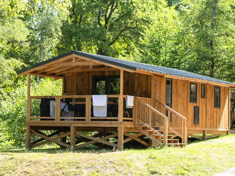 CHALET 5 personnes - Lodge VIP Premium 34m² - vue sur lac (2 chambres) + TV + draps + serviettes + terrasse couverte 11m²
