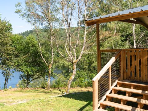CHALET 5 personnes - Lodge VIP Premium 34m² - vue sur lac (2 chambres) + TV + draps + serviettes + terrasse couverte 11m²