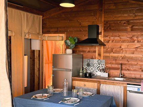 BUNGALOW TOILÉ 5 personnes - Cabane toilée Cotton Flower Confort 28m² (2 chambres) + TV + terrasse couverte 16m² 4/5 pers.