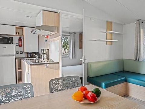 BUNGALOW 6 personnes - Mobil-home | Comfort | 2 Ch. | 4/6 Pers. | Terrasse surélevée | Clim. | TV