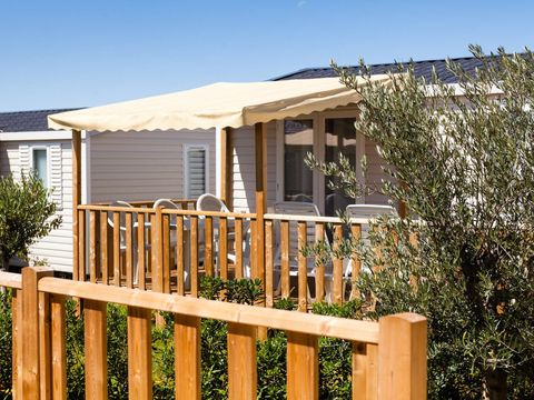 BUNGALOW 6 personnes - Mobil-home | Comfort | 2 Ch. | 4/6 Pers. | Terrasse surélevée | Clim. | TV