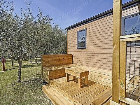 BUNGALOW 6 personnes - Mobil-home | Premium | 3 Ch. | 6 Pers. | Terrasse surélevée | 2 SDB | Clim. | TV