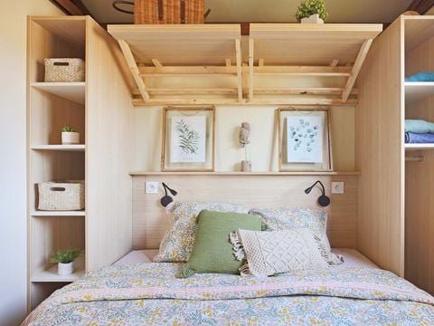 MOBILHOME 7 personnes - Gamme FAMILY Chalet PORTLAND- Grande baie vitrée pour accéder à la terrasse : luminosité garantie!