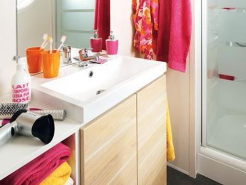 MOBILHOME 4 personnes - Mobil-home STANDARD 29m² (2 chambres) + terrasse semi-couverte 18m²