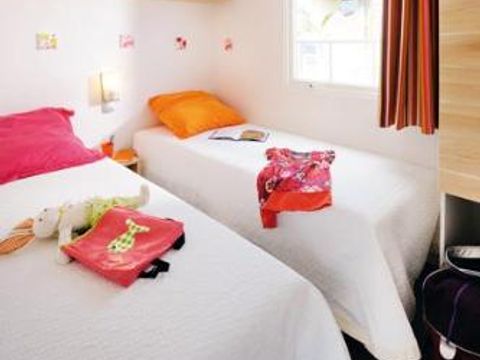 MOBILHOME 4 personnes - Mobil-home STANDARD 29m² (2 chambres) + terrasse semi-couverte 18m²