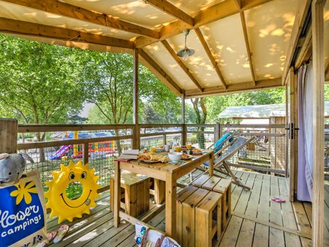 TENTE TOILE ET BOIS 4 personnes - Cabane Lodge Cosyflower PREMIUM 38m² (2 chambres) dont terrasse couverte 10m² + TV + draps inclus