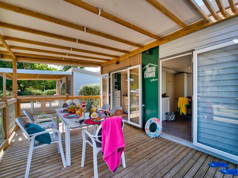 MOBILHOME 4 personnes - Homeflower PREMIUM 35m² (3 chambres) + CLIM + terrasse semi-couverte + lave-vaisselle + TV