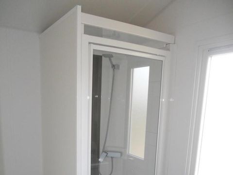 MOBILHOME 3 personnes - Mobil-home STANDARD 18m² (1 chambre) + terrasse semi-couverte