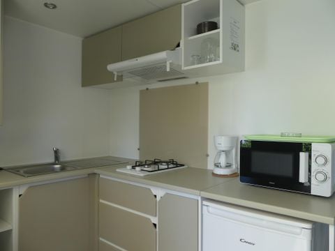 MOBILHOME 2 personnes - Mobil home Confort 18m² - 1 chambre + terrasse couverte + TV 2 pers