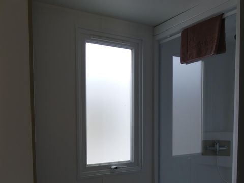 MOBILHOME 2 personnes - Mobil home Confort 18m² - 1 chambre + terrasse couverte + TV 2 pers