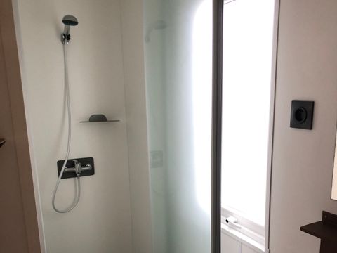 Mobilhome 5 personnes - Mobil home Confort 27m² - 2 chambres + terrasse semi-couverte + TV 2/5 pers