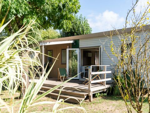 Mobilhome 6 personnes - Homeflower Premium 31m² - 3 chambres + terrasse semi-couverte + lave-vaisselle + TV 6 pers