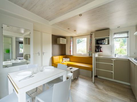 Mobilhome 6 personnes - Homeflower Premium 31m² - 3 chambres + terrasse semi-couverte + lave-vaisselle + TV 6 pers