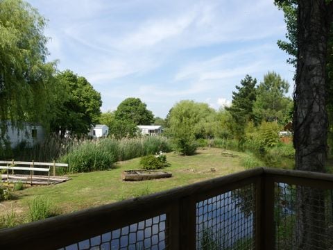 LODGE 5 personnes - SWEETFLOWER PREMIUM Lodge sur pilotis en bois et canvas, 2 chambres