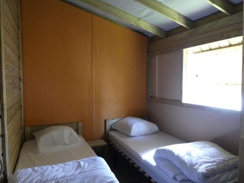 LODGE 5 personnes - SWEETFLOWER PREMIUM Lodge sur pilotis en bois et canvas, 2 chambres