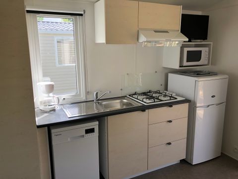 MOBILHOME 4 personnes - Mobil Home Premium 25m² - 2 chambres + terrasse couverte + TV + Lave-vaisselle 2/4 pers