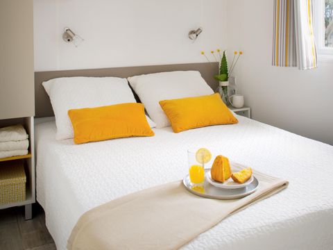 Mobilhome 4 personnes - Mobil-Home ROMARIN Confort 32m² (2 chambres)+ - terrasse couverte 8 m² - TV + Climatisation 1/5 pers