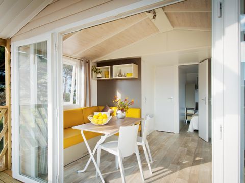 Mobilhome 4 personnes - ROMARIN Confort 32m² - 2 chambres - Terrasse couverte 8 m² - TV - Climatisation 1/5 pers