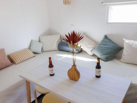 Tente en toile et en bois 4 personnes - Ecrin Cocoon Insolite 16m² (sans sanitaires) 2 chambres + Terrasse couverte 14 m²+ TV + Coin Cuisine 4 pers