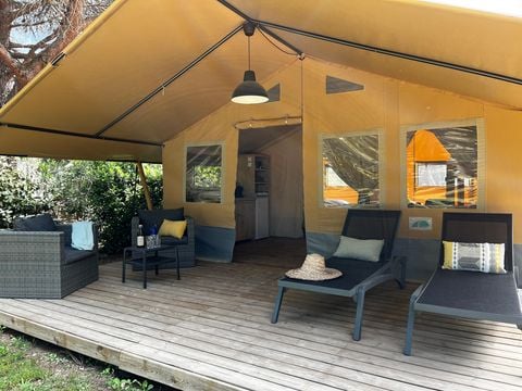 Tente en toile et en bois 5 personnes - Safari Lodge 37 m2 (sans sanitaires), 2 Chambres, terrasse couverte 1/5 pers