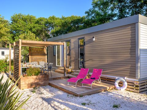 Mobilhome 6 personnes - Mobil-home LAURIER ROSE Premium (3 chambres) 33m2 - terrasse couverte 19m2+ LV + TV + Climatisation 1/7 pers