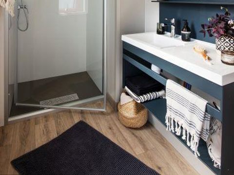 Mobilhome 6 personnes - Mobil-home LAURIER ROSE Premium (3 chambres) 33m2 - terrasse couverte 19m2+ LV + TV + Climatisation 1/7 pers