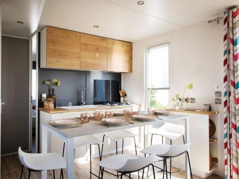 Mobilhome 6 personnes - Mobil-home LAURIER ROSE Premium (3 chambres) 33m2 - terrasse couverte 19m2+ LV + TV + Climatisation 1/7 pers