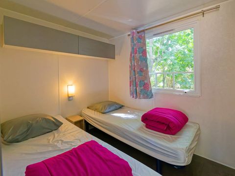 Mobilhome 4 personnes - Mobil-Home OLIVIER Confort 29m² (2 chambres) - terrasse 9 m²+ TV + Climatisation 4 pers
