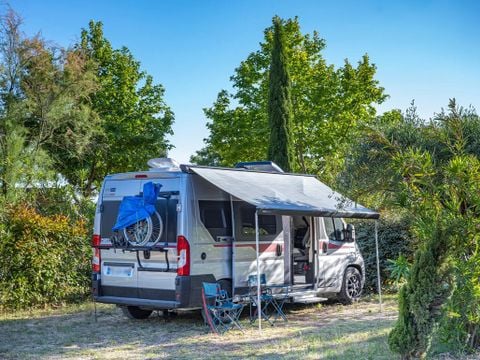 Flower Camping Le Mas de Mourgues - Camping Gard - Image N°2