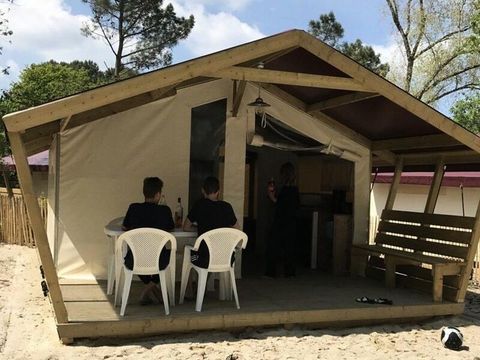 Tente en toile et en bois 4 personnes - Confort 3 Pièces 4 Personnes Sans Sanitaires