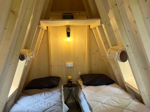 HÉBERGEMENT INSOLITE 2 personnes - Cabadienne - Tente bois 6 m²