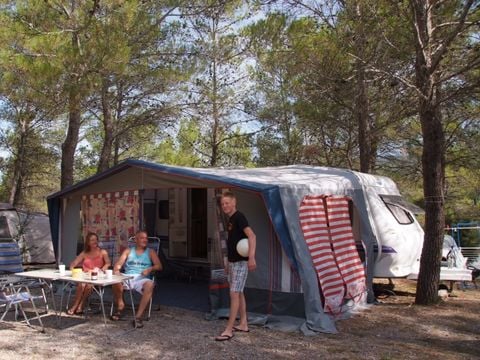 Emplacement - Forfait Confort (electricité 10A) 2/6 pers