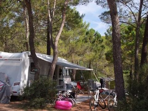 Emplacement - Forfait Confort (electricité 10A) 2/6 pers